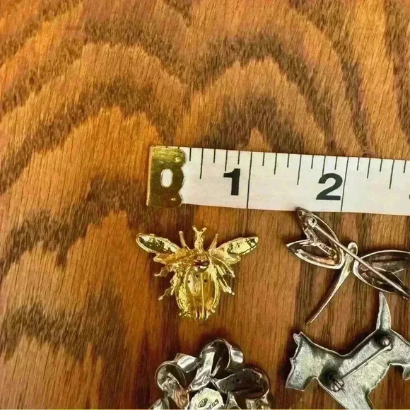 Set Vintage Silver Gold Pearl Hematite Brooch Pins Dragon Fly Westie Bee Flower - Picture 3 of 8